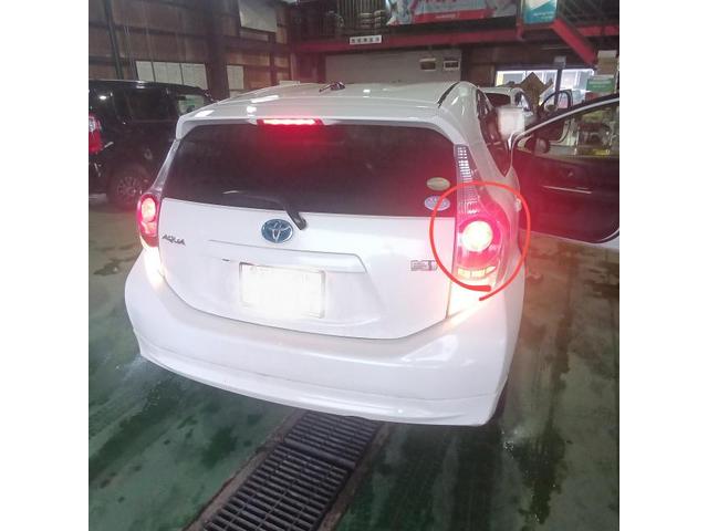 アクア　ハイブリッド車用(オイル交換)　エンジンオイル交換　右テールランプ球交換　待ち作業　小松市　加賀市　能美市　土曜日営業