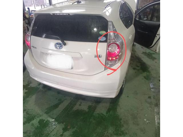 アクア　ハイブリッド車用(オイル交換)　エンジンオイル交換　右テールランプ球交換　待ち作業　小松市　加賀市　能美市　土曜日営業