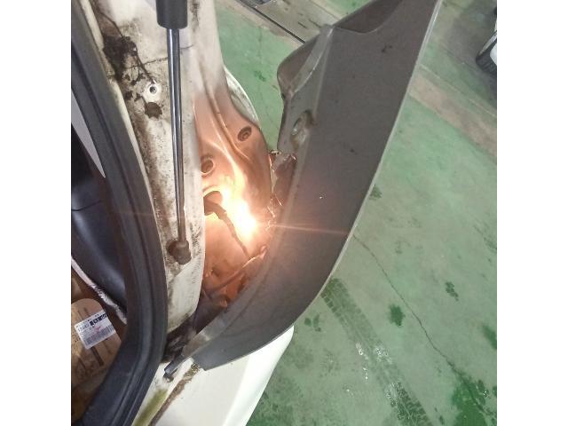 アクア　ハイブリッド車用(オイル交換)　エンジンオイル交換　右テールランプ球交換　待ち作業　小松市　加賀市　能美市　土曜日営業