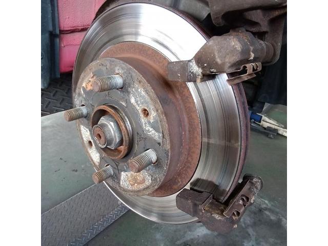 トヨタ　パッソ　車検　ブレーキパット交換　ディスクローター交換　ブレーキオイル交換　ロアアーム交換　ボールジョイントブーツ交換　小松市　加賀市　能美市　土曜日営業　代車無料