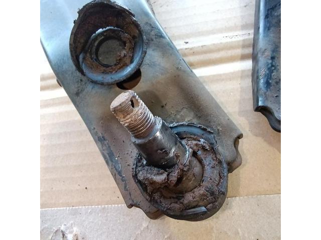 トヨタ　パッソ　車検　ブレーキパット交換　ディスクローター交換　ブレーキオイル交換　ロアアーム交換　ボールジョイントブーツ交換　小松市　加賀市　能美市　土曜日営業　代車無料