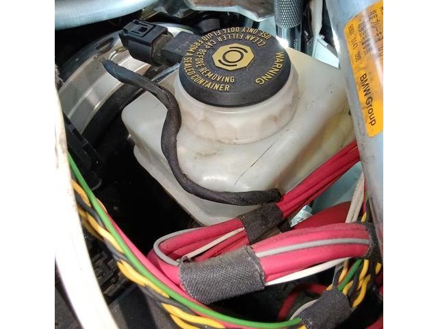 ＢＭＷ　５シリーズ　車検　エンジンオイル交換　オイルエレメント交換　ブレーキオイル交換　車両ステータス更新　小松市　加賀市　能美市　土曜日営業　代車無料　引取納車