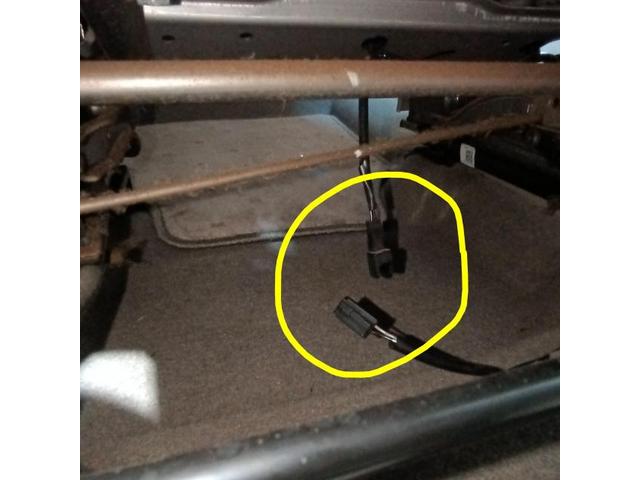 スバル　Ｒ２　車検　ブレーキオイル交換　エンジンオイル交換　オイルエレメント交換　発煙筒交換　ワイパーゴム交換　バッテリー交換　ヘッドライトクリーニング　シートベルトインジケーターランプ不灯　代車無料　小松市　加賀市　能美市　土曜日営業