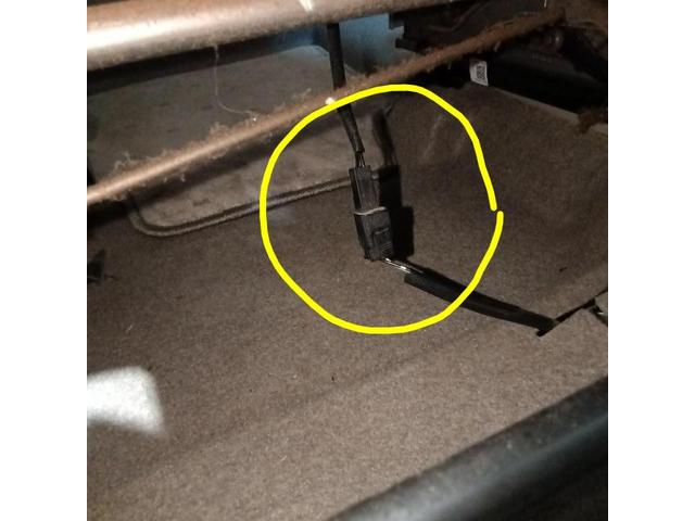 スバル　Ｒ２　車検　ブレーキオイル交換　エンジンオイル交換　オイルエレメント交換　発煙筒交換　ワイパーゴム交換　バッテリー交換　ヘッドライトクリーニング　シートベルトインジケーターランプ不灯　代車無料　小松市　加賀市　能美市　土曜日営業