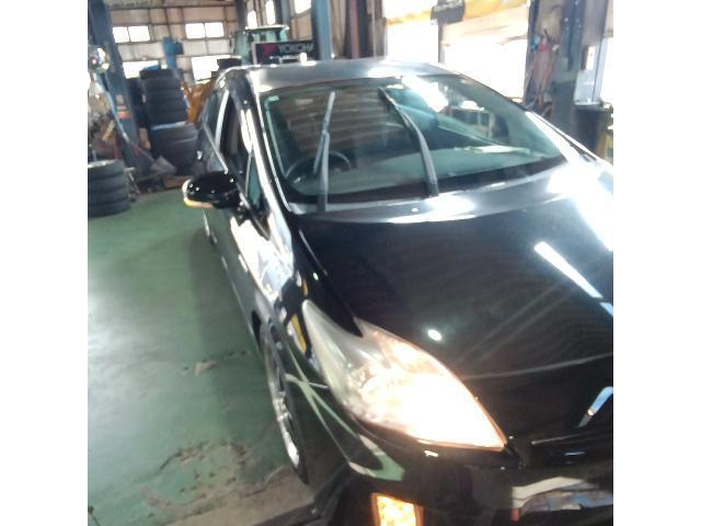 トヨタ　プリウス　車検　ブレーキオイル交換　ヘッドライトバルブ（球）交換　ヘッドライトクリーニング　ワイパーモーター交換　ワイパーゴム交換　発煙筒交換　ブレーキパット交換　スタビリンクロッド交換　冷却水補充　小松市　加賀市　能美市　