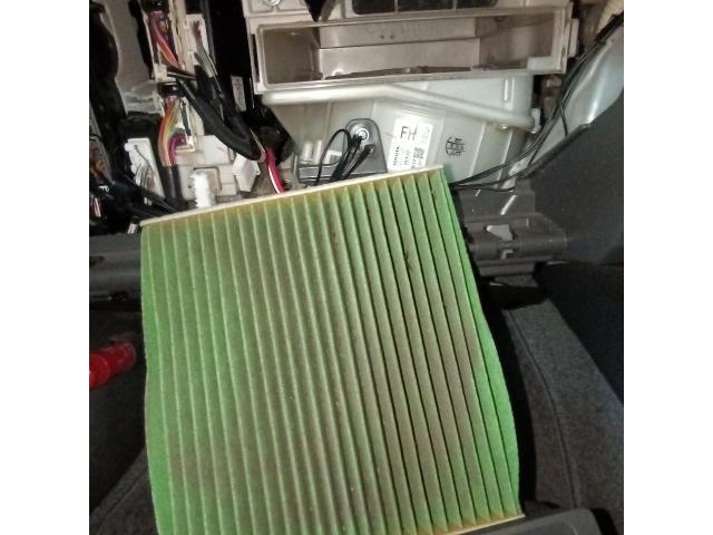 トヨタ　プリウス　車検　ブレーキオイル交換　ヘッドライトバルブ（球）交換　ヘッドライトクリーニング　ワイパーモーター交換　ワイパーゴム交換　発煙筒交換　ブレーキパット交換　スタビリンクロッド交換　冷却水補充　小松市　加賀市　能美市　