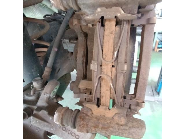 トヨタ　プリウス　車検　ブレーキオイル交換　ヘッドライトバルブ（球）交換　ヘッドライトクリーニング　ワイパーモーター交換　ワイパーゴム交換　発煙筒交換　ブレーキパット交換　スタビリンクロッド交換　冷却水補充　小松市　加賀市　能美市　