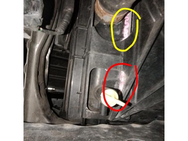 トヨタ　プリウス　車検　ブレーキオイル交換　ヘッドライトバルブ（球）交換　ヘッドライトクリーニング　ワイパーモーター交換　ワイパーゴム交換　発煙筒交換　ブレーキパット交換　スタビリンクロッド交換　冷却水補充　小松市　加賀市　能美市　