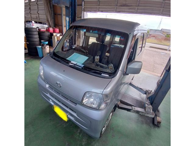 ダイハツ　ハイゼットカーゴ　車検　ブレーキオイル交換　ブレーキパット交換　エアーエレメント交換　スパークプラグ交換　キーレス電池交換　ワイパーゴム交換　ヘッドライトクリーニング　小松市　加賀市　能美市　土曜日営業