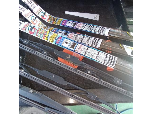 ダイハツ　ハイゼットカーゴ　車検　ブレーキオイル交換　ブレーキパット交換　エアーエレメント交換　スパークプラグ交換　キーレス電池交換　ワイパーゴム交換　ヘッドライトクリーニング　小松市　加賀市　能美市　土曜日営業