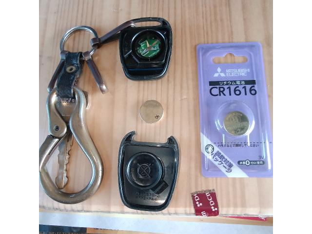 ダイハツ　ハイゼットカーゴ　車検　ブレーキオイル交換　ブレーキパット交換　エアーエレメント交換　スパークプラグ交換　キーレス電池交換　ワイパーゴム交換　ヘッドライトクリーニング　小松市　加賀市　能美市　土曜日営業