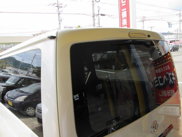 福井市　トヨタ　ハイエース　バックドア　鈑金　塗装