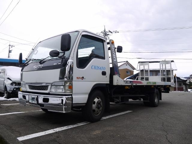 車検切れや緊急時に活躍する大型の積載車も所有しております。