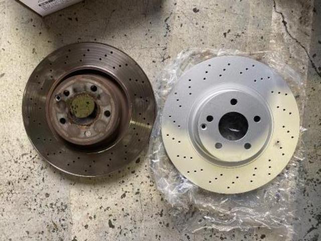 メルセデス・ベンツ　ＣＬ　サスペンション・足回り修理・整備
Fブレーキディスクローター、パッド交換