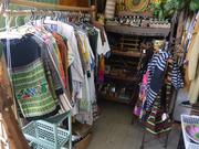 アジアンテイストな雑貨も展示・販売しております。