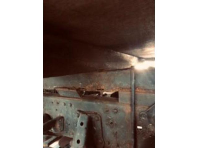 トラック荷台　縦床柱取り換え　修理