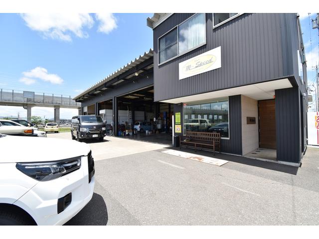 ハイエース・他のカスタムカー製作から板金・塗装・車検整備・中古車の販売をしています。