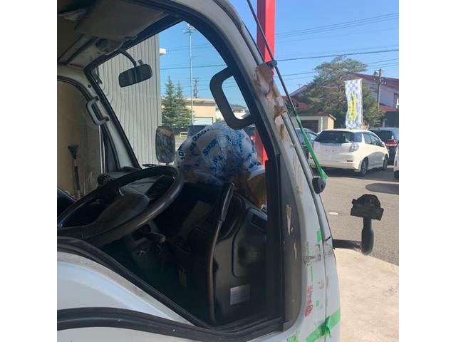 NKR66ED　エルフ　運転席ガラス修理　１２カ月定期点検　継続車検　甲信越　新潟県　五泉市　カーズ新潟