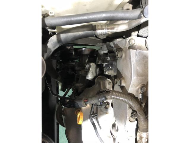 TE52　エルグランド　発進時異音　後退時異音　エンジンルームより　ベルトテンショナー＆オルタネータ交換　甲信越　新潟県　五泉市　カーズ新潟