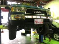 トヨタ185ハイラックスサーフにサイドステップ取り付け トヨタ185ハイラックスサーフにサイドステップ取り付け
