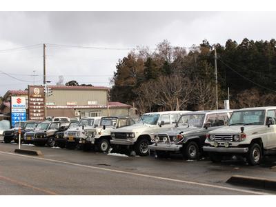 常時ランクルやジムニーは展示中！