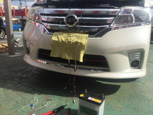 HFC26 ニッサン セレナ・フロントグリルラインイルミ配線修理