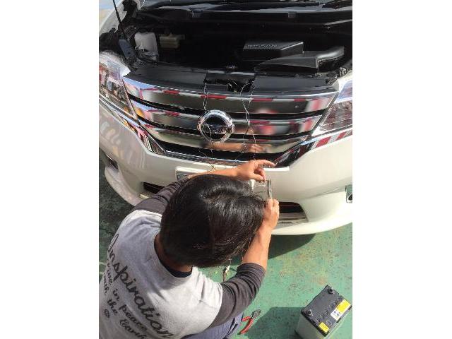 HFC26 ニッサン セレナ・フロントグリルラインイルミ配線修理