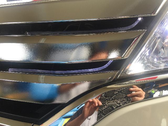 HFC26 ニッサン セレナ・フロントグリルラインイルミ配線修理