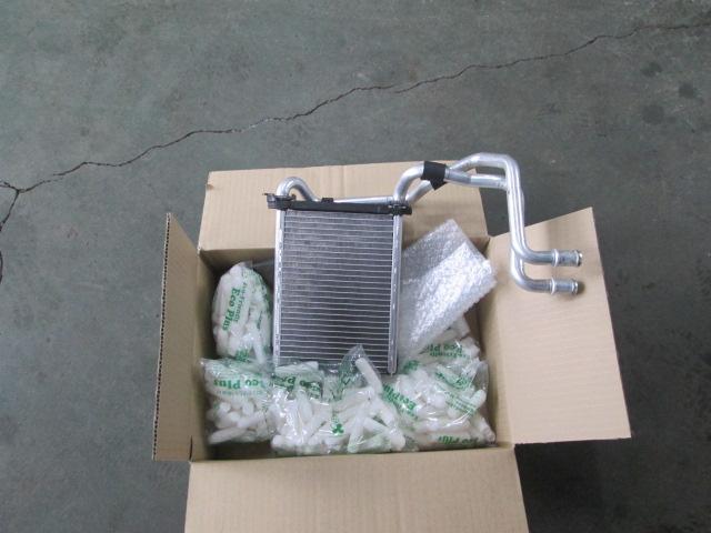 日産キューブ　暖房が出ない　ヒーターコア交換