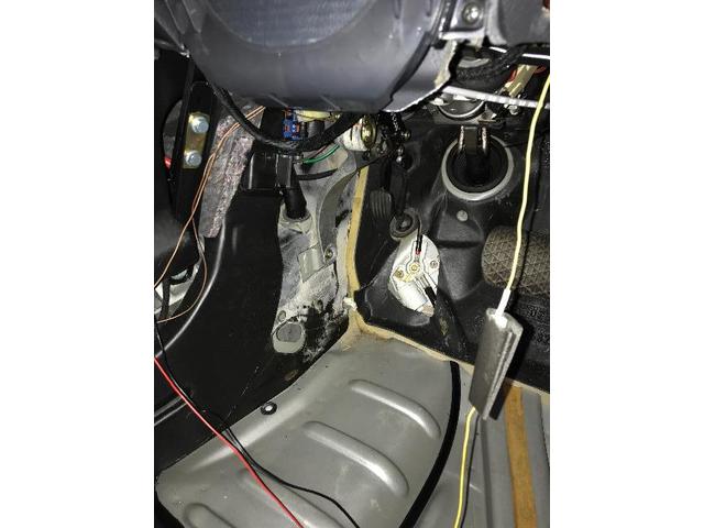 メルセデス・ベンツ　Ｅクラス W210　サイドブレーキ戻らない
長野県千曲市　長野　上田