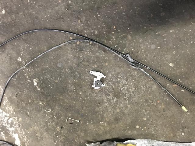 メルセデス・ベンツ　Ｅクラス W210　サイドブレーキ戻らない
長野県千曲市　長野　上田