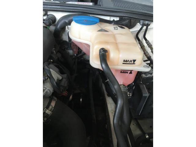 アウディ　A4アバント　8E　2.0T　ラジエター　エキスパンションタンク交換 千曲市　長野市　上田市　歓迎