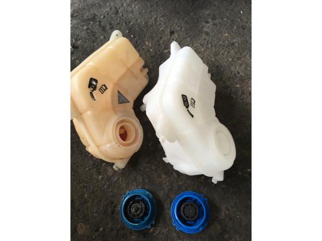 アウディ　A4アバント　8E　2.0T　ラジエター　エキスパンションタンク交換 千曲市　長野市　上田市　歓迎