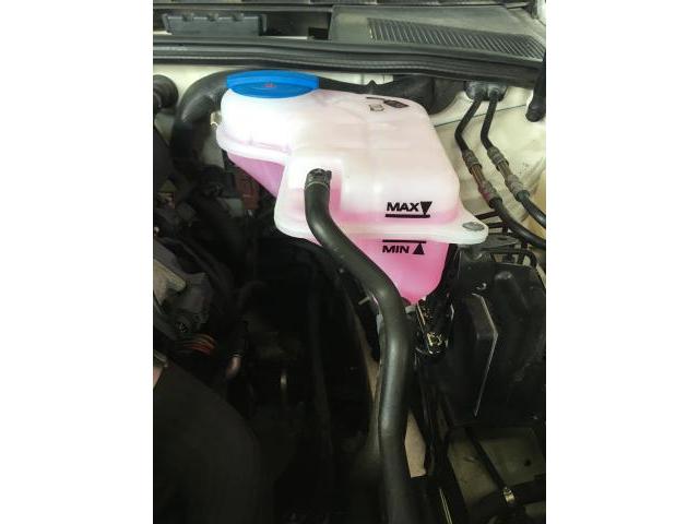 アウディ　A4アバント　8E　2.0T　ラジエター　エキスパンションタンク交換 千曲市　長野市　上田市　歓迎