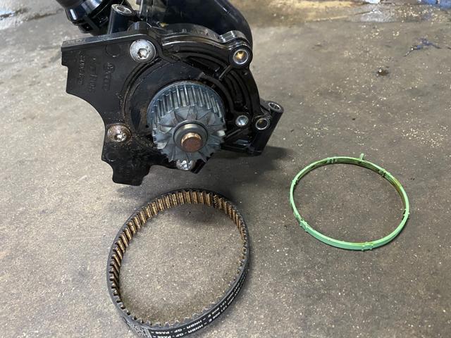 アウディ　A4  クーラント漏れ　修理
長野県千曲市　長野市　上田市