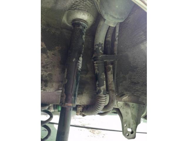 アクア　商品車　リヤバンパー交換・下回りクリーニング