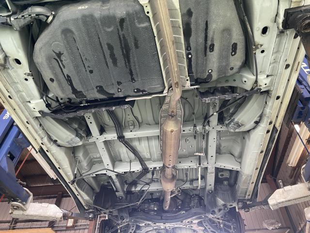 トヨタ　ノア　関東仕入れ車　下回りクリーニング