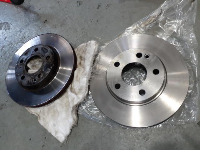 松本市　メルセデス・ベンツ　B170 ディスク　ブレーキ　ローター　交換