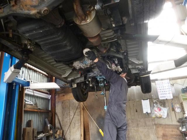 トヨタ　ハイエースバン　クランクリアオイルシール交換　ミッション脱着　車検　新潟市北区　松浜モーター商会