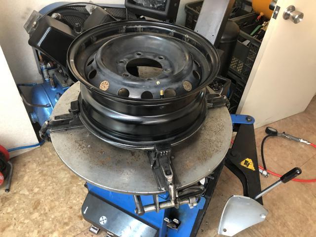 トヨタ 200系ハイエース タイヤ交換 長野県 佐久市 小諸市 東御市 上田市 軽井沢 御代田 北佐久郡 南佐久郡