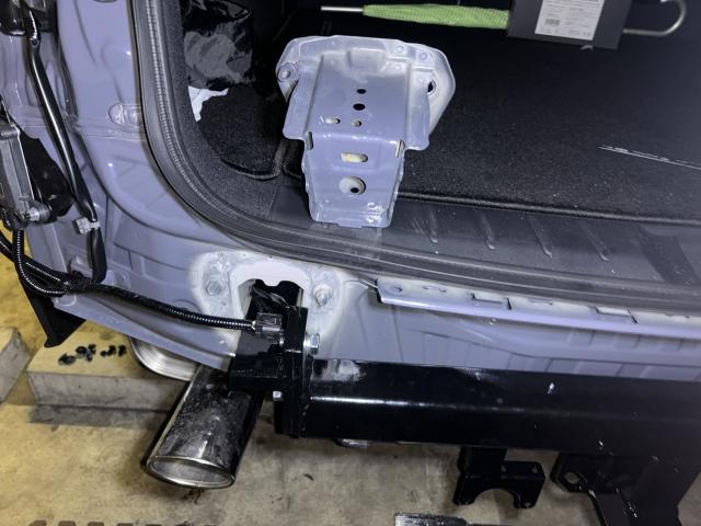 スバル　レヴォーグレイバック　ヒッチメンバー取付け｜カスタム・メンテナンスお気軽にご相談ください　出張作業も大歓迎！　東京都府中市