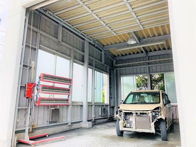 自社内に塗装ブースを完備