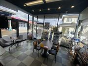 待ち時間はキレイな店内でお待ちいただくのも良し。代車のご用意も御座いますので外出もＯＫです。