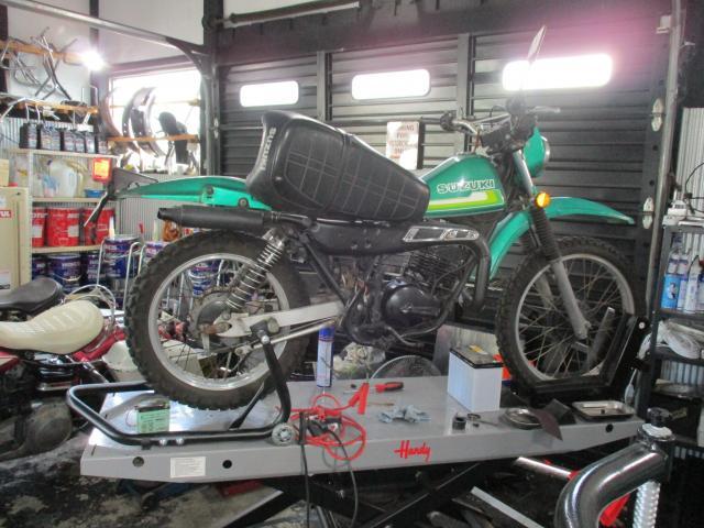 スズキ　TS250　ハスラー　キャブレターO/H　エンジン不動修理　ガソリン漏れ 