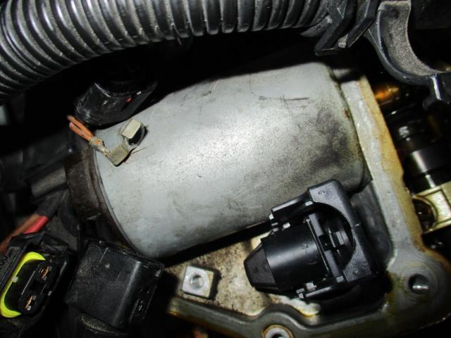 H22年　BMW　X1　VL18　エンジン出力低下点灯　エンジン異常点灯　オイル漏れ修理　タペットカバーガスケット交換　バルブトロニックステップモーター交換