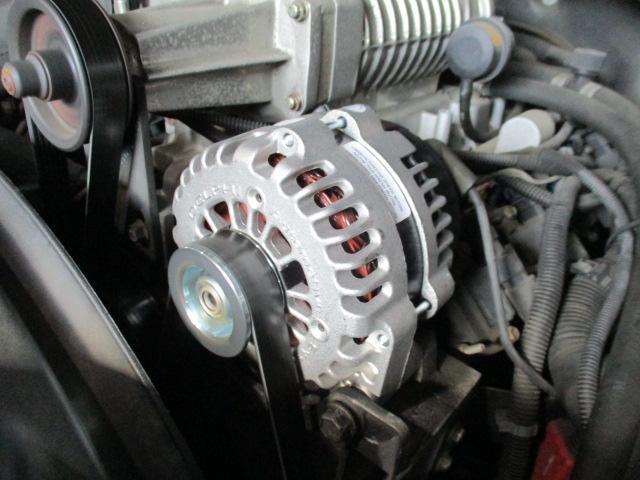 2003年式　GMC　ユーコンデナリＸＬ　4WD　バッテリー上がる　電圧低下　オルタネーター交換　バッテリー交換　SNAP-ONバッテリーアナライザー　三条市
