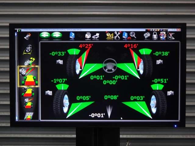 診断結果をパソコン上で確認して、ミリ単位のズレも修正していきます。運転の疲労軽減にも役立ちます。