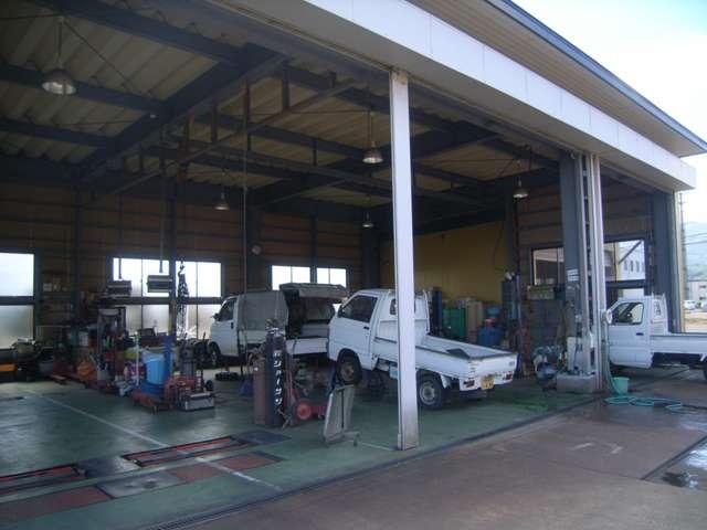 トヨタ　クラウン　リヤバンパー　変形キズ・へこみ直し　上越市　板金塗装専門店