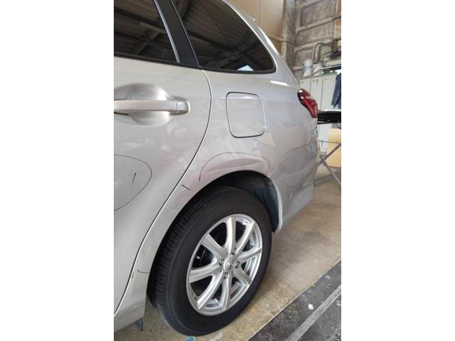 トヨタ　カローラフィールダー　上越市　バンパーとドア・後ろタイヤ上キズ・へこみ直し