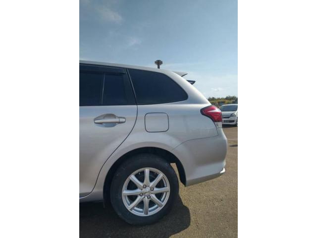 トヨタ　カローラフィールダー　上越市　バンパーとドア・後ろタイヤ上キズ・へこみ直し